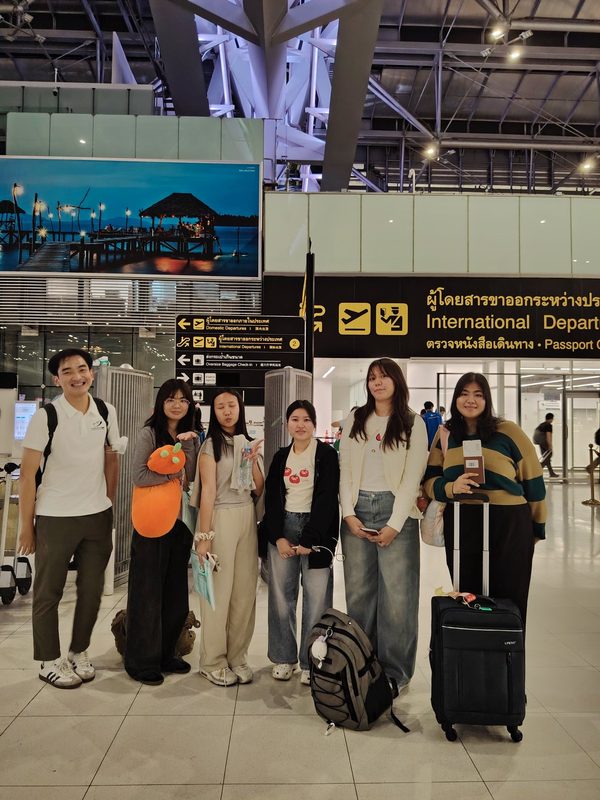 นัดรวมตัวก่อนออกเดินทางที่อาคารผู้โดยสารขาออก