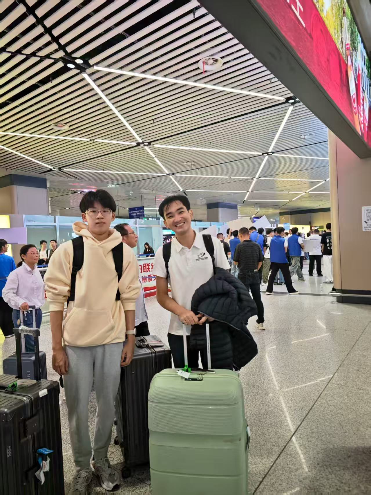ดูแลนักเรียนฝั่งเมืองจีน