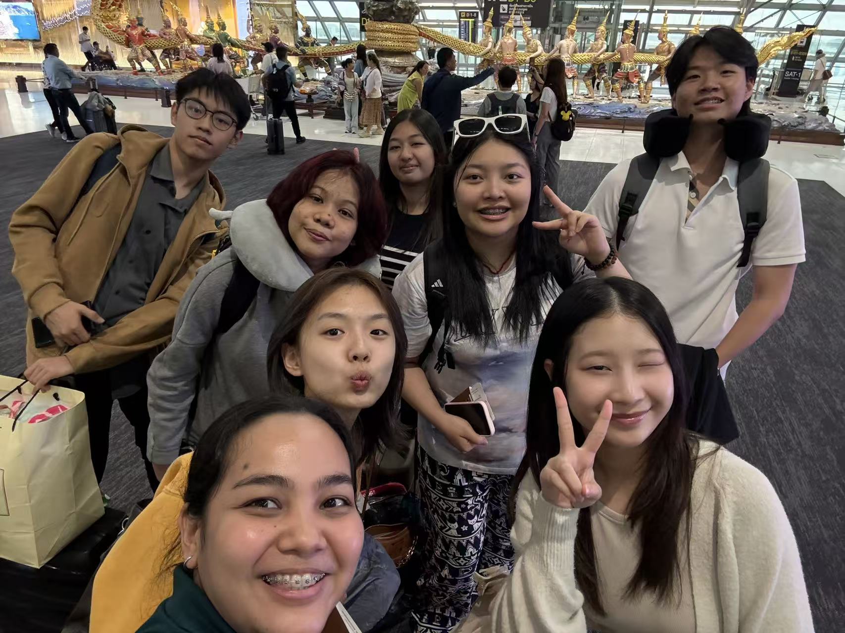 ดูแลนักเรียนฝั่งเมืองจีน