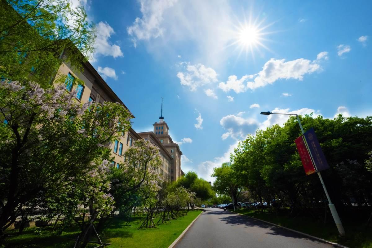 哈尔滨工业大学